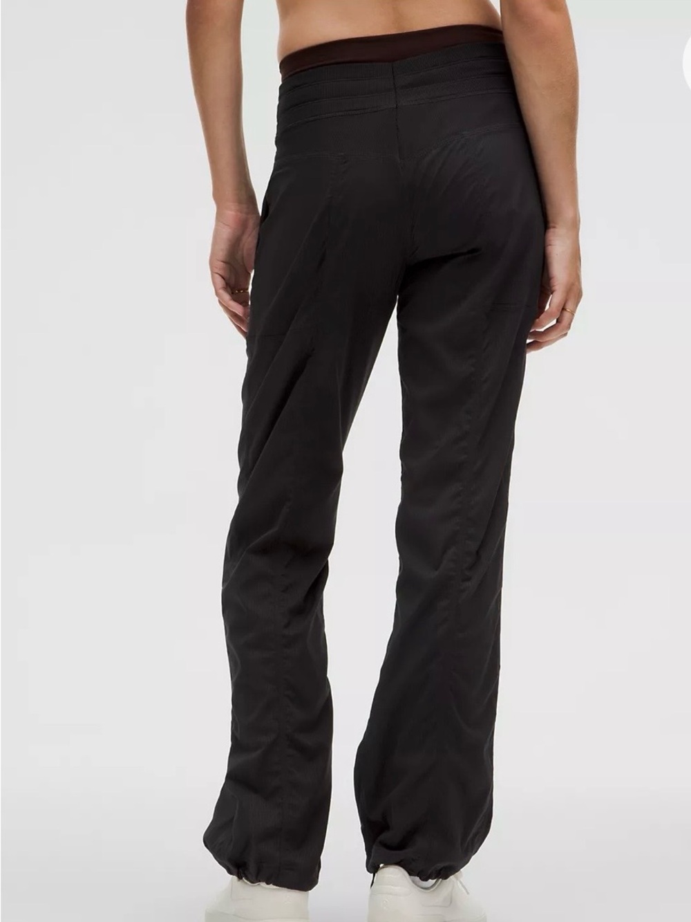 lululemon athletica 6 short Black Relaxed Track Pants with Elastic Hem